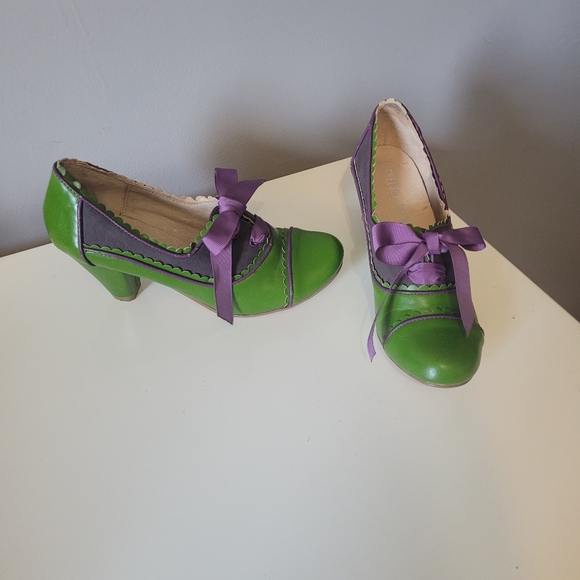chelsea crew Shoes - Chelsea Crew Green and Purple Heels with Scalloped Detail, GUC, Size 6.5